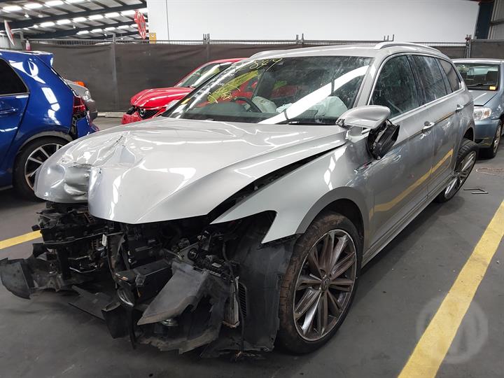 2017 VOLKSWAGEN PASSAT WAGON, B8/MK7, 06/15- 3G0845202 RIGHT FRONT DOOR WINDOW