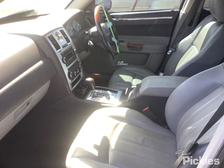 2007 CHRYSLER 300C 11/05-12/11 5134171AE LEFT FRONT DOOR