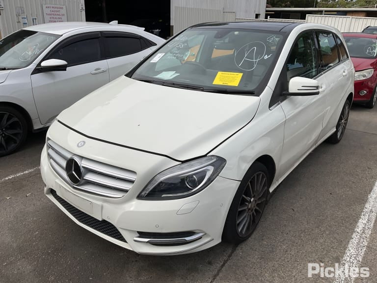 2014 MERCEDES B CLASS W246, XENON TYPE, 12/11-01/15 A2468200439 RIGHT HEADLAMP