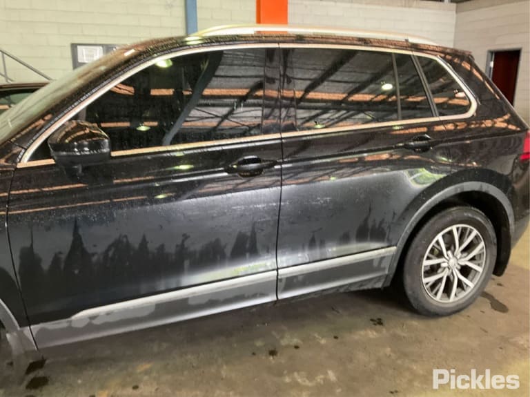 2016 VOLKSWAGEN TIGUAN 5NA, DARK TINT TYPE, 06/16- 5NA845025 LEFT REAR DOOR WINDOW