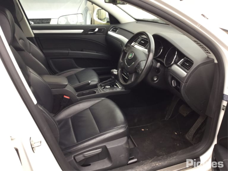 2011 SKODA SUPERB 3T 03/09-12/15 3T0947291A COURTESY LIGHT