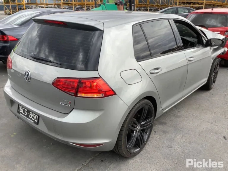 2016 VOLKSWAGEN GOLF GEN 7, HATCH, STANDARD, TRENDLINE/COMFORTLINE, NON LED TYPE, NON TINTED TYPE, 03/13-03/17 5G0945096M RIGHT TAILLIGHT