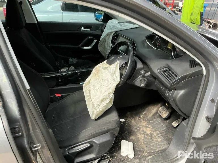 Wrecking 2017 PEUGEOT 308 for Used Parts PG1773