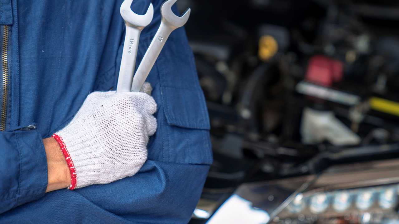 DIY mechanic's garage – Parts Experts