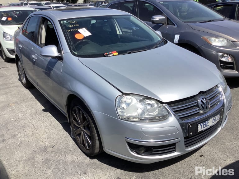 2010 VOLKSWAGEN JETTA 1KM, STD TYPE, CHROME REFLECTOR, 02/06-07/11 1K6941005Q LEFT HEADLAMP