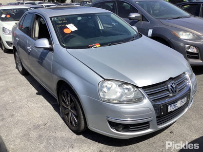 2010 VOLKSWAGEN JETTA 1KM, 02/06-07/11 1K5837462B RIGHT FRONT WINDOW REG MOTOR