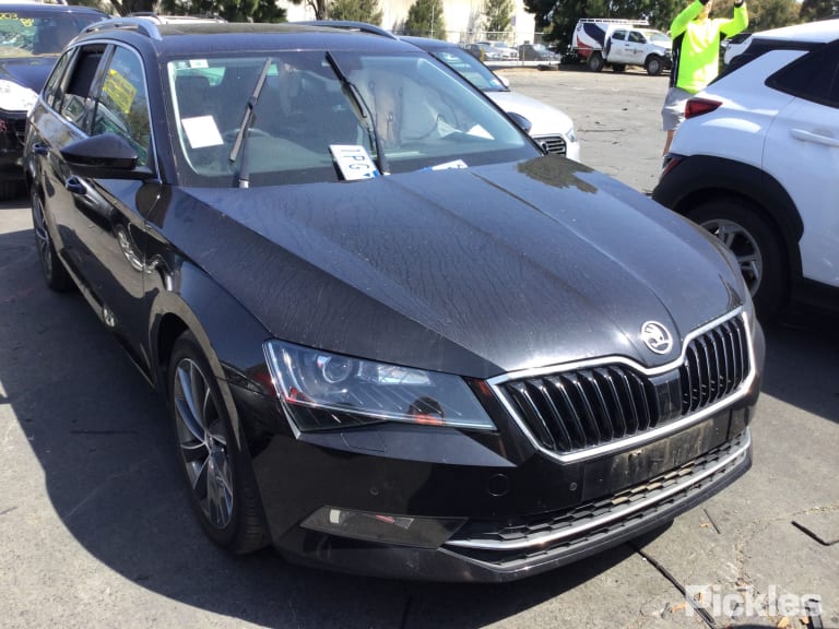 2019 SKODA SUPERB TAILGATE LAMP (RH SIDE), WAGON, NP, 03/16-04/19 3V9945308G REAR GARNISH