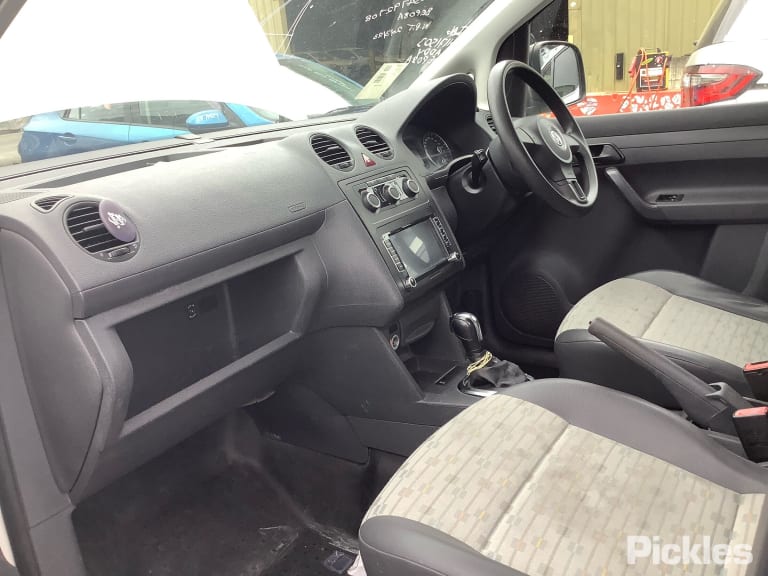 2013 VOLKSWAGEN CADDY 2K, 08/10-06/15  LEFT TAILLIGHT