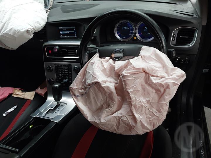 2011 VOLVO S60/V60 Mk2, 12/10-12/18 31385412 LEFT FRONT DOOR WINDOW