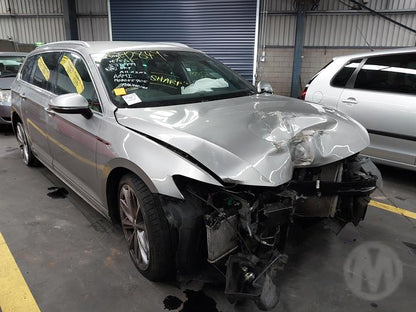 2017 VOLKSWAGEN PASSAT WAGON, B8/MK7, 06/15- 3G0845202 RIGHT FRONT DOOR WINDOW