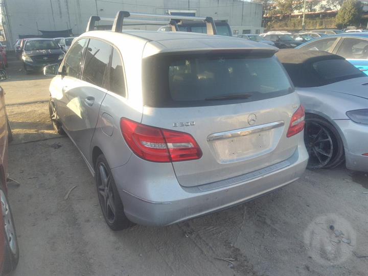 2014 MERCEDES B CLASS W246, 12/11-02/19 A2467250110 LEFT FRONT DOOR WINDOW