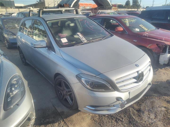 2014 MERCEDES B CLASS W246, 12/11-02/19 A2467250110 LEFT FRONT DOOR WINDOW