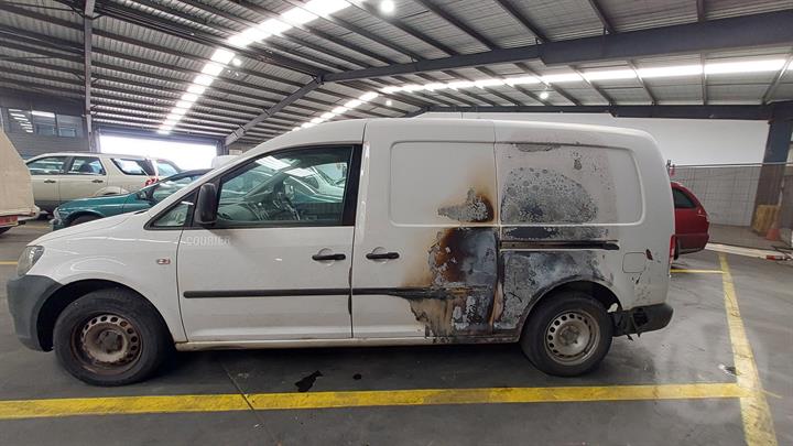 2011 VOLKSWAGEN CADDY 2K, 12/04-06/15 2K0831055B LEFT FRONT DOOR