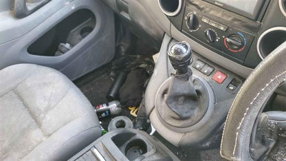 2011 PEUGEOT PARTNER VAN 09/08-01/15 3646 96 LEFT FRONT HUB ASSEMBLY