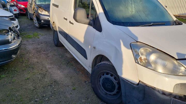 2011 PEUGEOT PARTNER 09/08-01/15 6206K5 RIGHT HEADLAMP