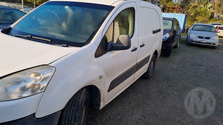 2011 PEUGEOT PARTNER 09/08-01/15 6208 K5 LEFT HEADLAMP