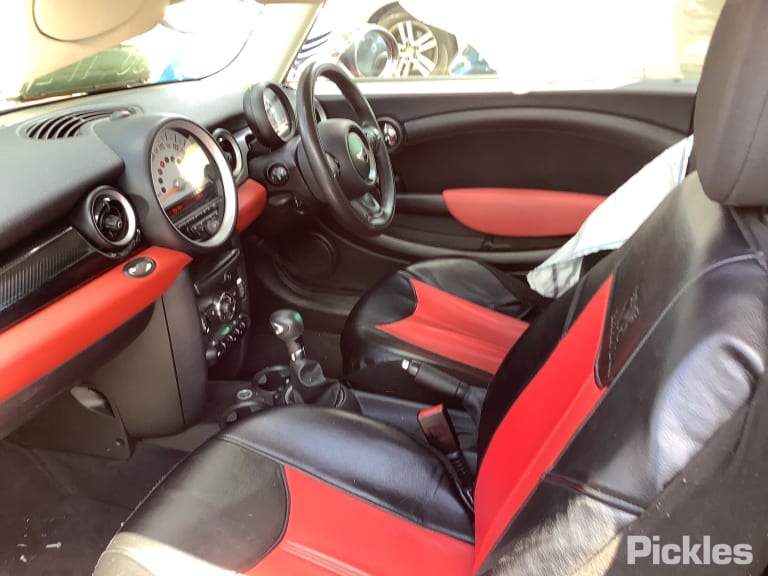 2011 MINI COOPER R56/R57, HATCH/CABRIO, CLEAR INDICATOR W/ RED CENTRE TYPE, 10/10-05/15 63217255909 LEFT TAILLIGHT