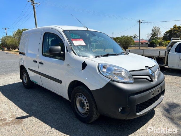 2022 RENAULT KANGOO X61, HALOGEN TYPE, CHROME INSERT, 09/13-02/22 7701068183 LEFT HEADLAMP