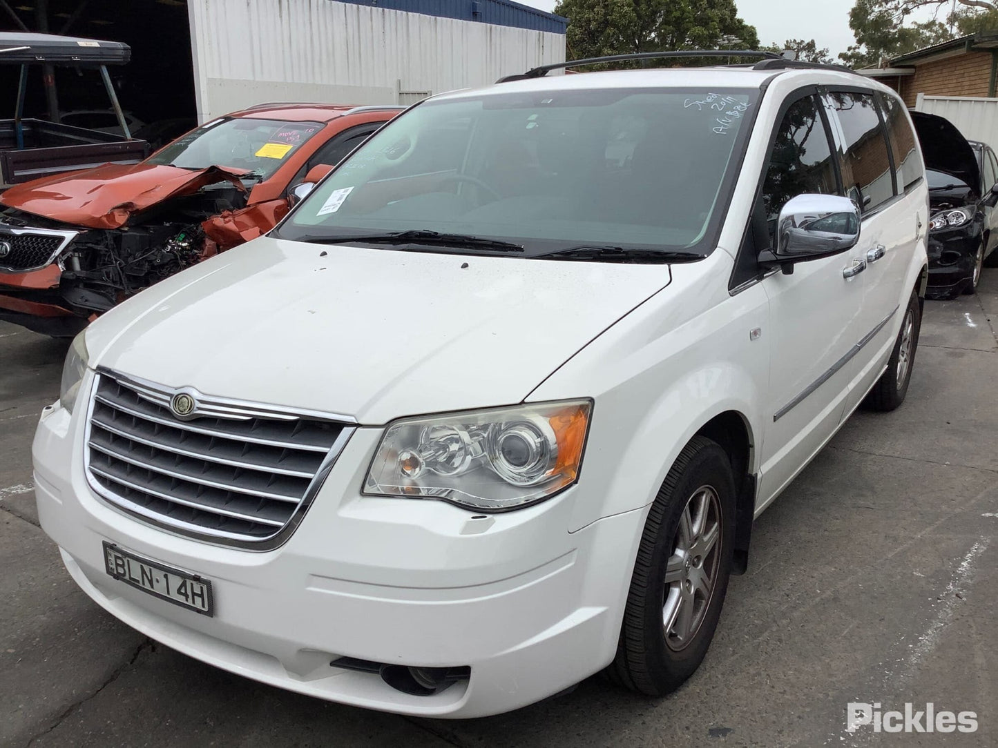 2009 CHRYSLER VOYAGER RT, 03/08-06/11  RIGHT FRONT DOOR