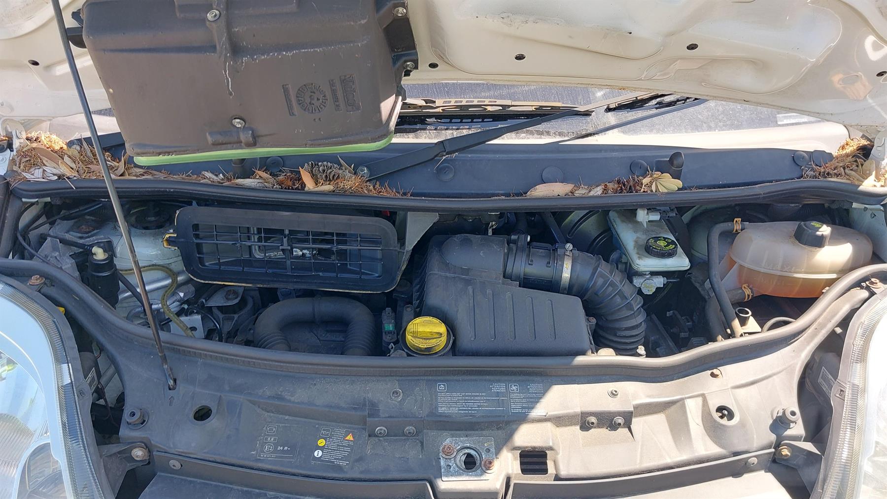 2014 RENAULT TRAFIC X83, 04/04-12/14  LEFT FRONT DOOR WINDOW