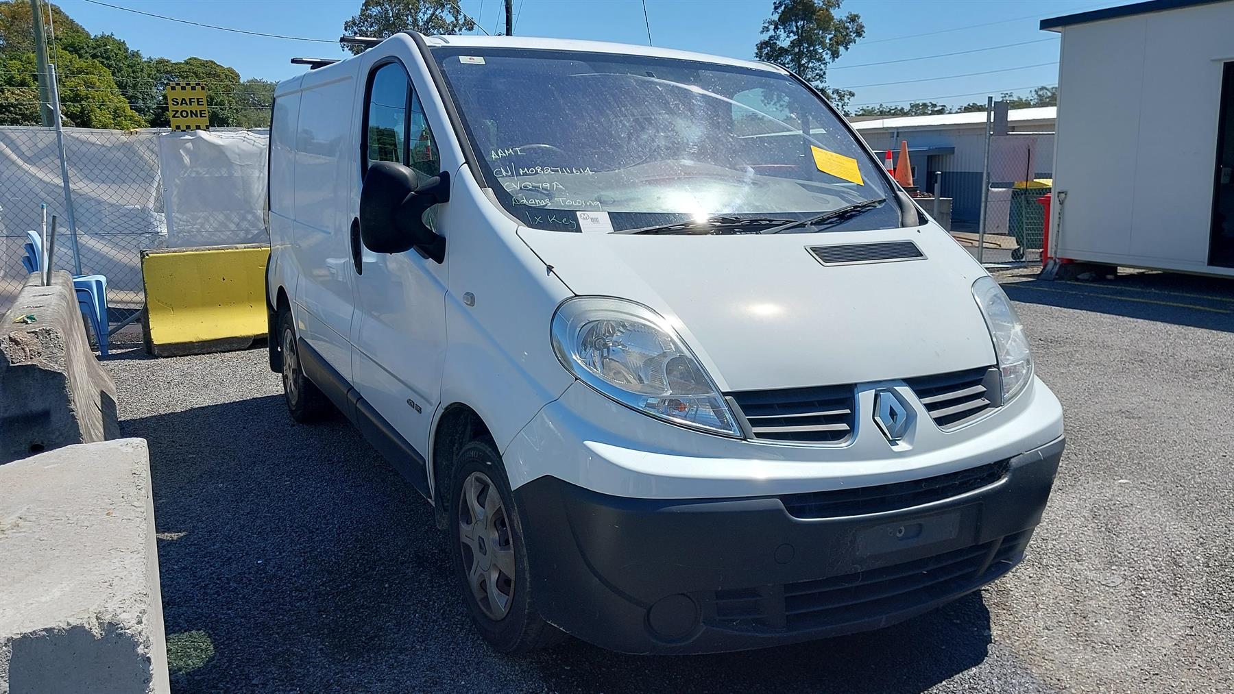 2014 RENAULT TRAFIC X83, 04/04-12/14  LEFT FRONT DOOR WINDOW