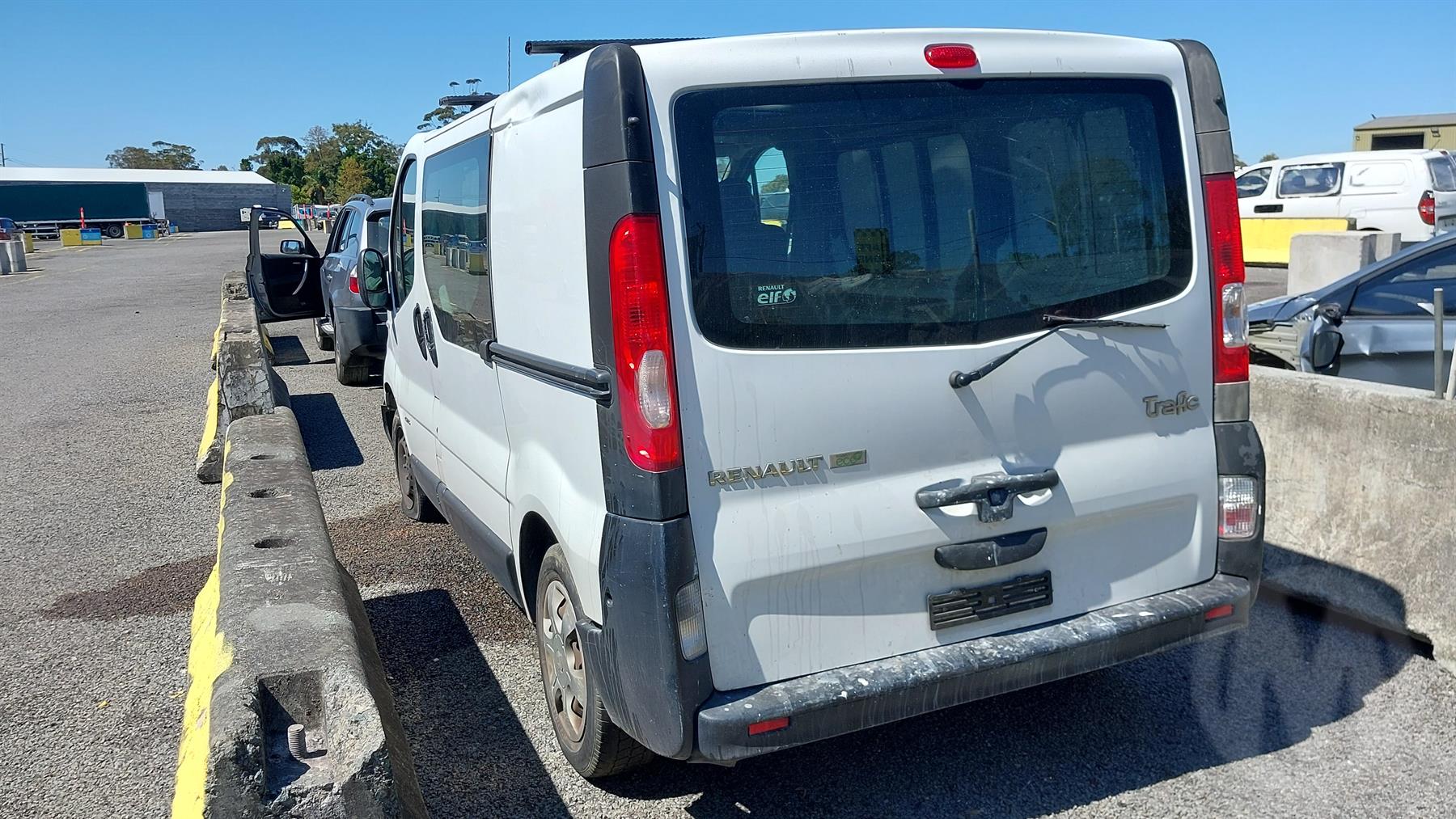 2014 RENAULT TRAFIC X83, CLEAR INDICATOR TYPE, 05/07-12/14 8200701363 LEFT HEADLAMP