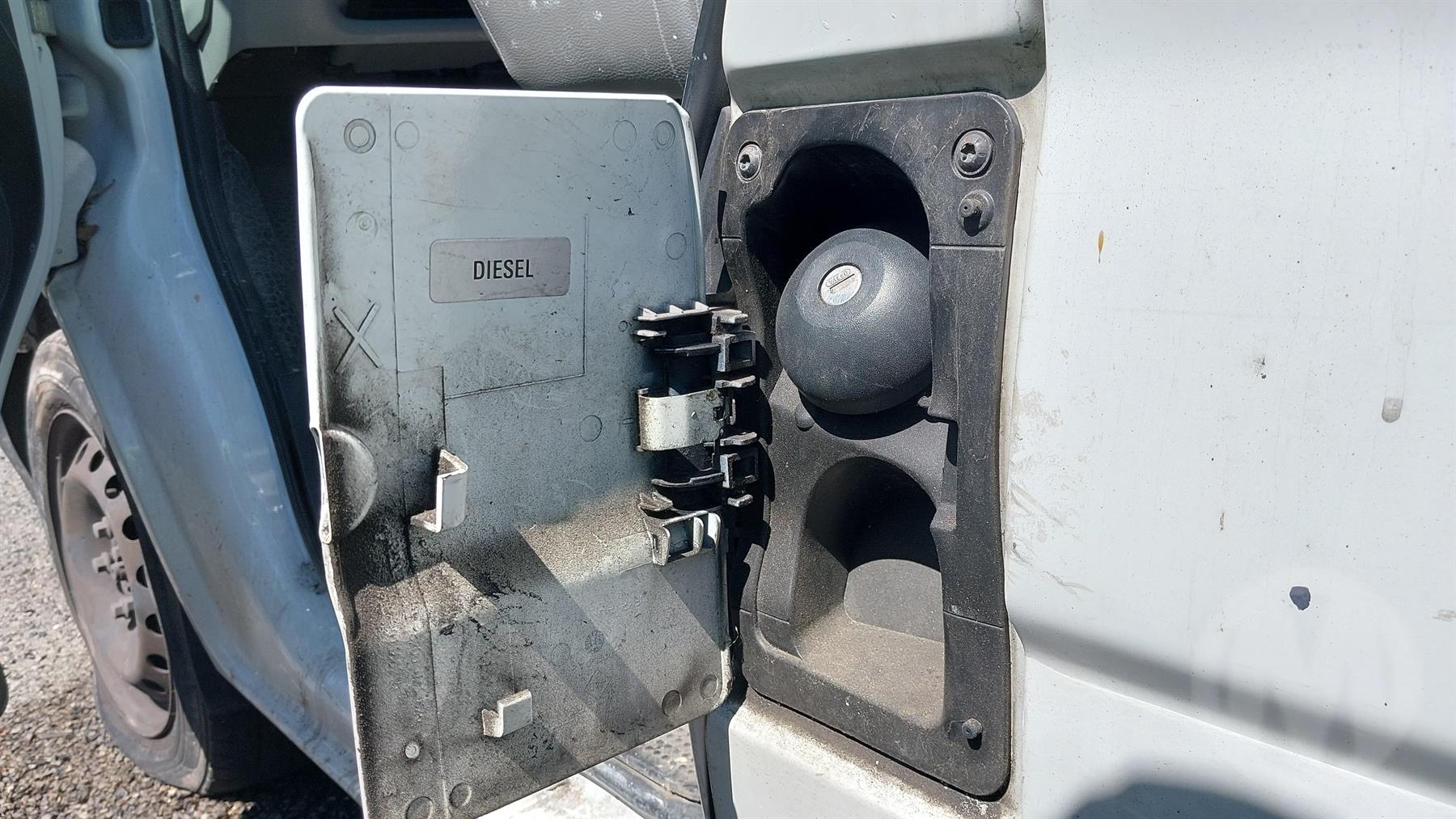 2014 RENAULT TRAFIC DIESEL, AUTO T/M, X83, 05/07-12/14  INSTRUMENTCLUSTER