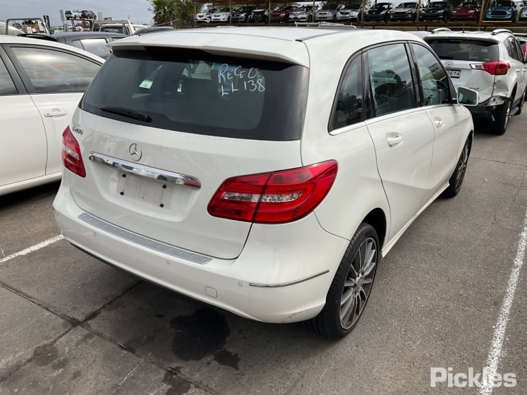 2014 MERCEDES B CLASS RIGHT FRONT DOOR LOCK, W246, 12/11-02/19 A1667200235 DOOR BOOT GATE LOCK