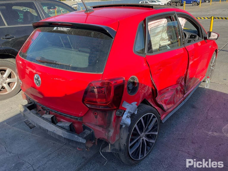 2016 VOLKSWAGEN POLO 6R, GTI TYPE, 05/10-09/17 6C0407255A LEFT FRONT HUB ASSEMBLY