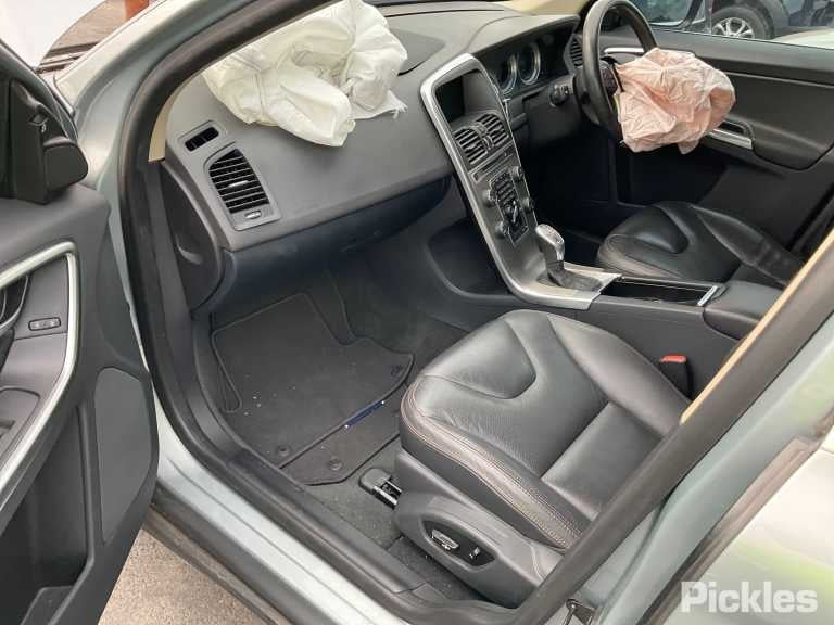 2013 VOLVO XC60 ACTIVE CHASSIS TYPE, DZ, 02/09-04/17 31340322 LEFT FRONT STRUT