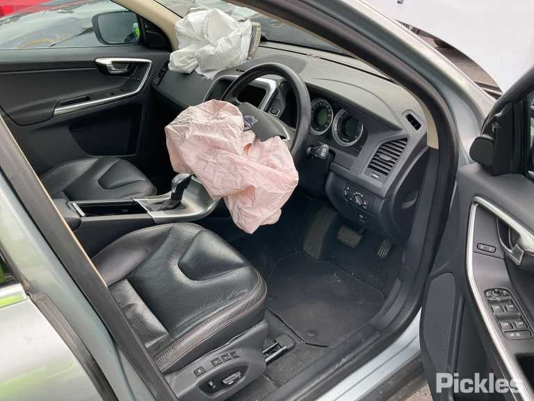 2013 VOLVO XC60 DZ, 02/09-04/17 31457126 LEFT FRONT DOOR