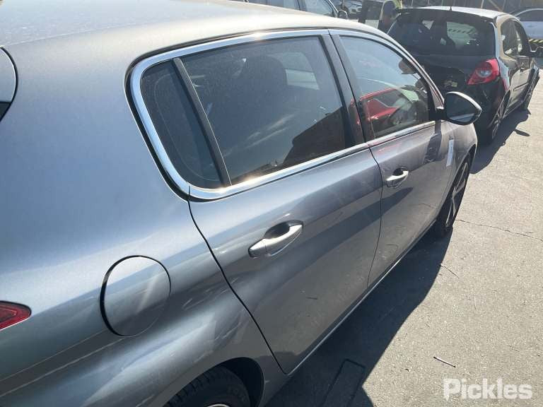 2015 PEUGEOT 308 RIGHT REAR DOOR LOCK, T9, HATCH/WAGON, 10/14-01/21 98 103 100 80 DOOR BOOT GATE LOCK