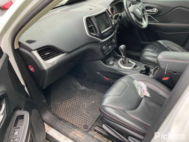 2015 JEEP CHEROKEE KL, 02/14-03/18 68103309AA LEFT GUARD