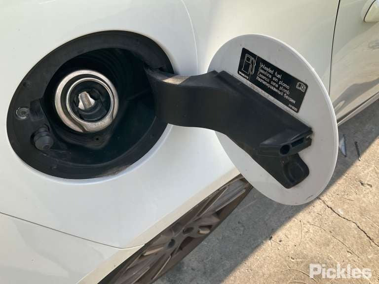 2015 VOLVO S40 M SERIES, V40/V40 CROSS COUNTRY, 02/13- 32321999 LEFT REAR DOOR SLIDING