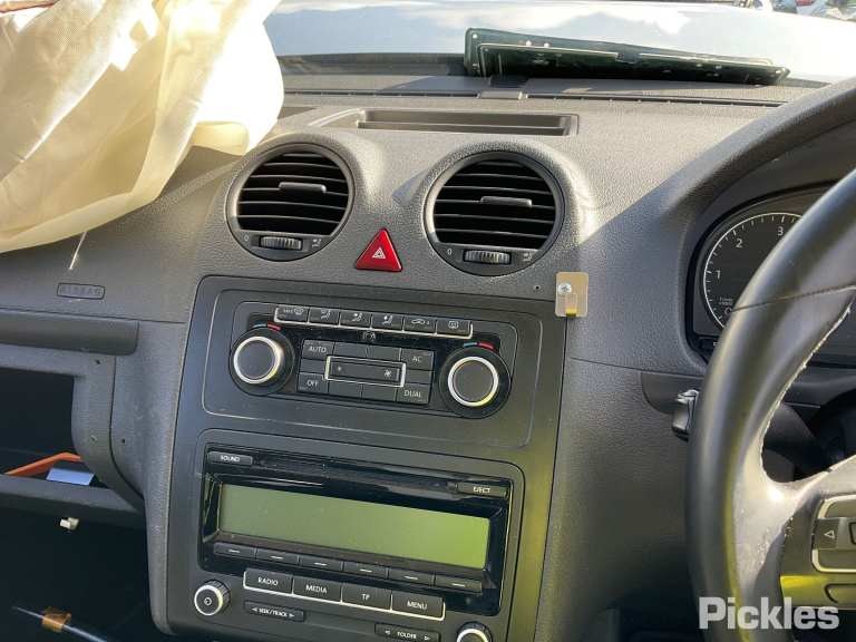 2011 VOLKSWAGEN CADDY 2K, 12/04-06/15 2K0 845 202 C RIGHT FRONT DOOR WINDOW