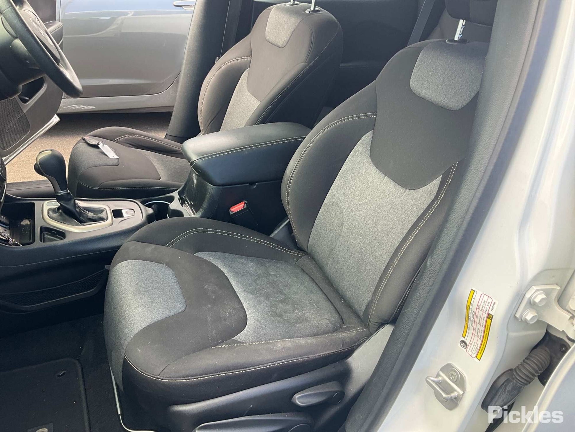 2015 JEEP CHEROKEE KL, CLEAR, SINGLE GLAZE TYPE, 02/14-11/22 68104585AC LEFT FRONT DOOR WINDOW