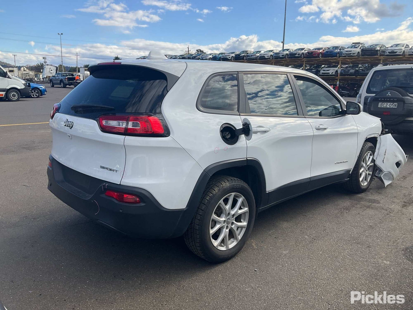 2015 JEEP CHEROKEE KL, BUMPER BAR (3 PIECE), NON TRAILHAWK, W/ PARK SENSOR TYPE, 02/14-03/18 68232314AB REAR BUMPER