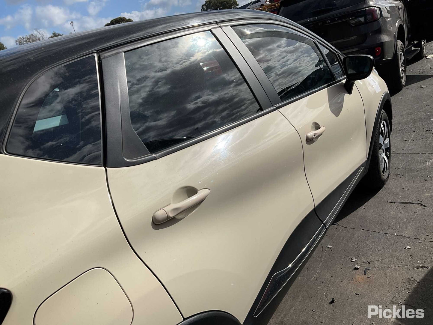 2016 RENAULT CAPTUR J87, FRONT, NON SUNROOF CONTROL TYPE, 08/14-12/19  COURTESY LIGHT