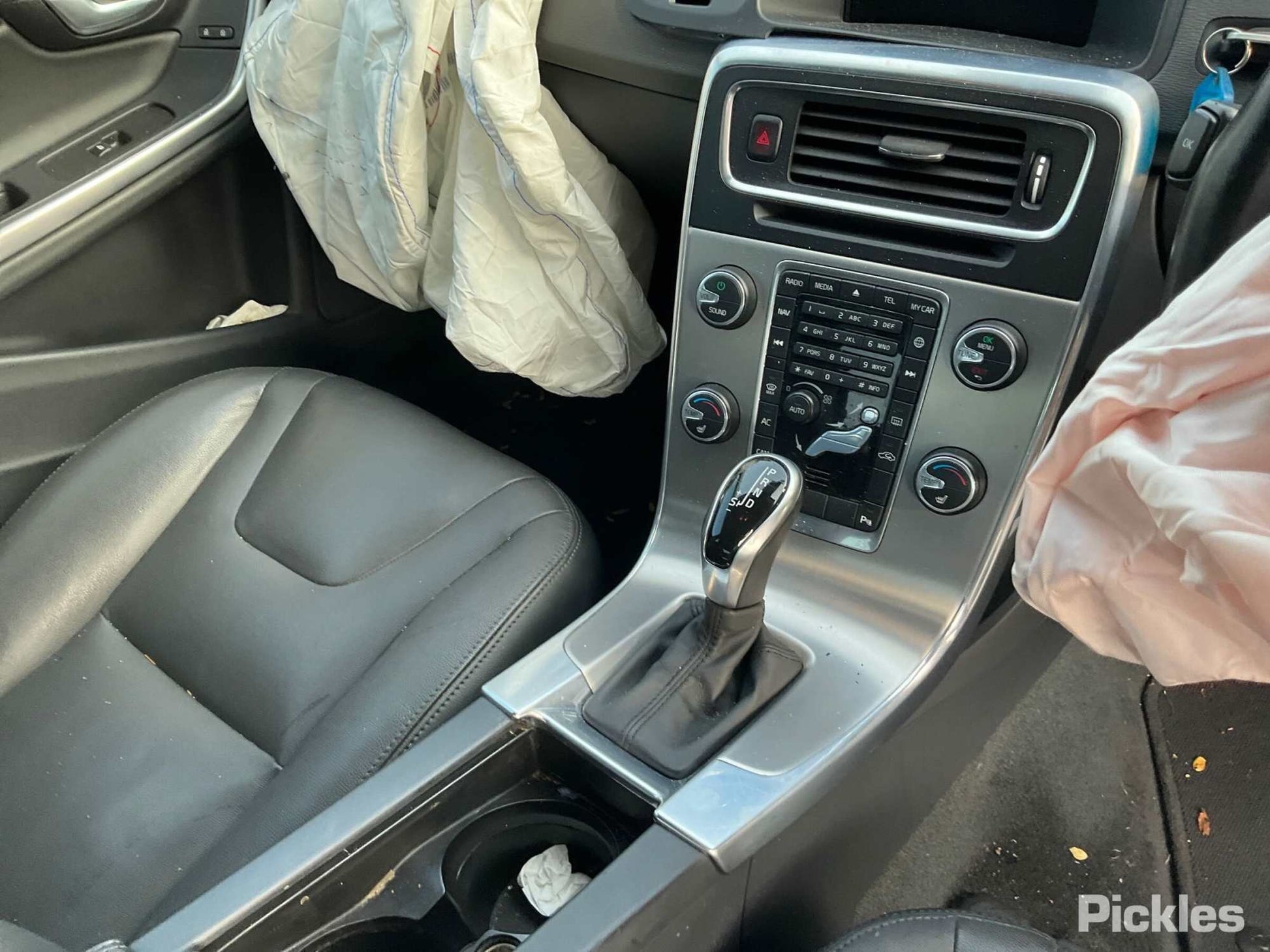 2014 VOLVO S60/V60 Mk2, 12/10-12/18 	8630203 GLOVE BOX