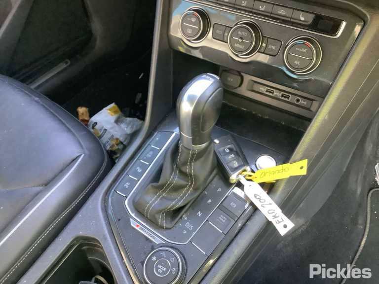 2019 VOLKSWAGEN TIGUAN 5NA, 06/16-  HIGH LEVEL STOPLIGHT