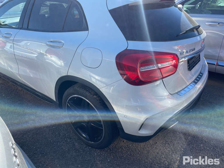 2017 MERCEDES GLA CLASS RIGHT FRONT DOOR LOCK, X156, 04/14-01/20 A1667200235 DOOR BOOT GATE LOCK