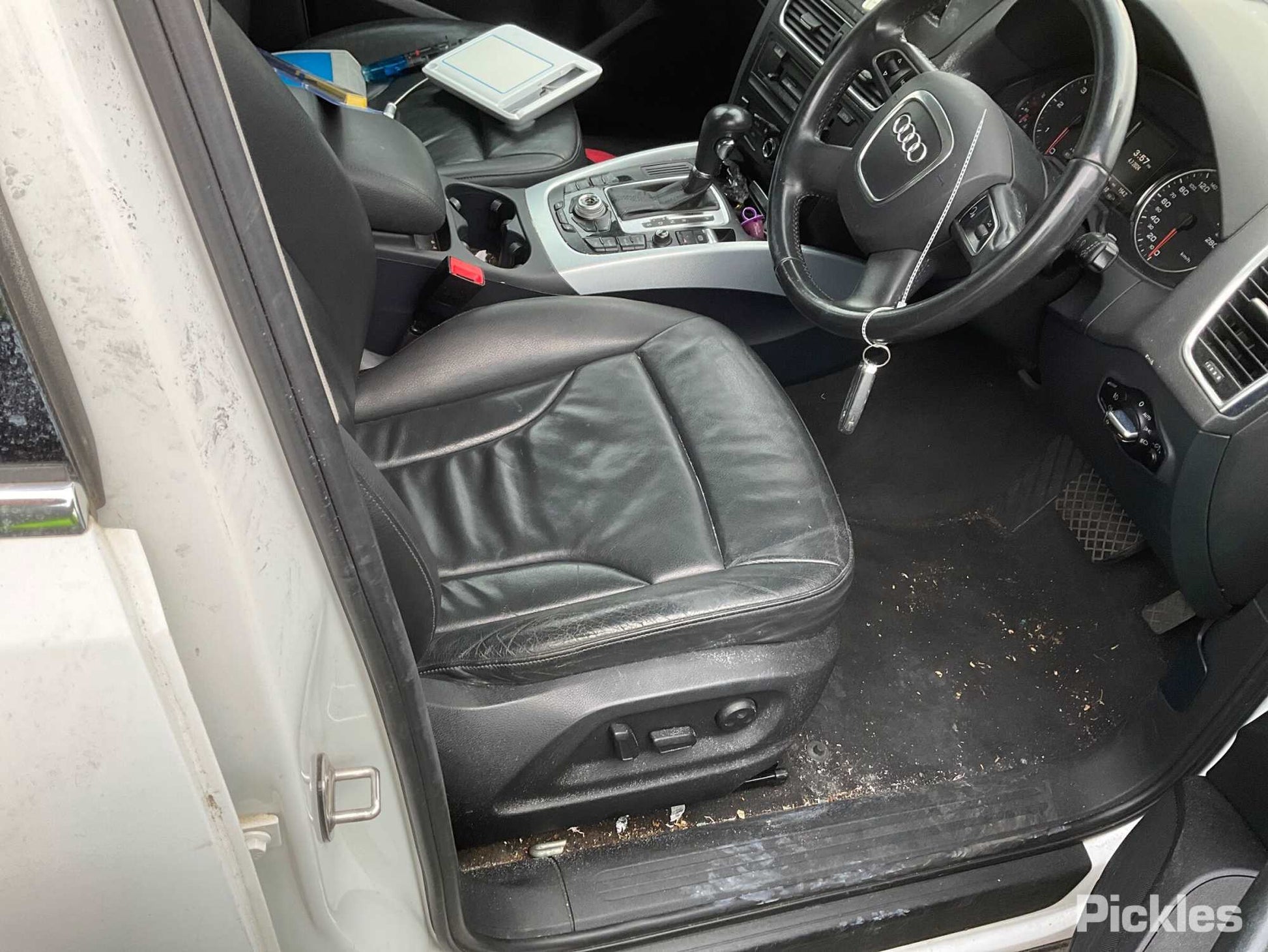 2011 AUDI Q5 FRONT (CENTRE), W/ SUNROOF CONTROLS, 8R, 12/08-01/17 8T0947140 COURTESY LIGHT