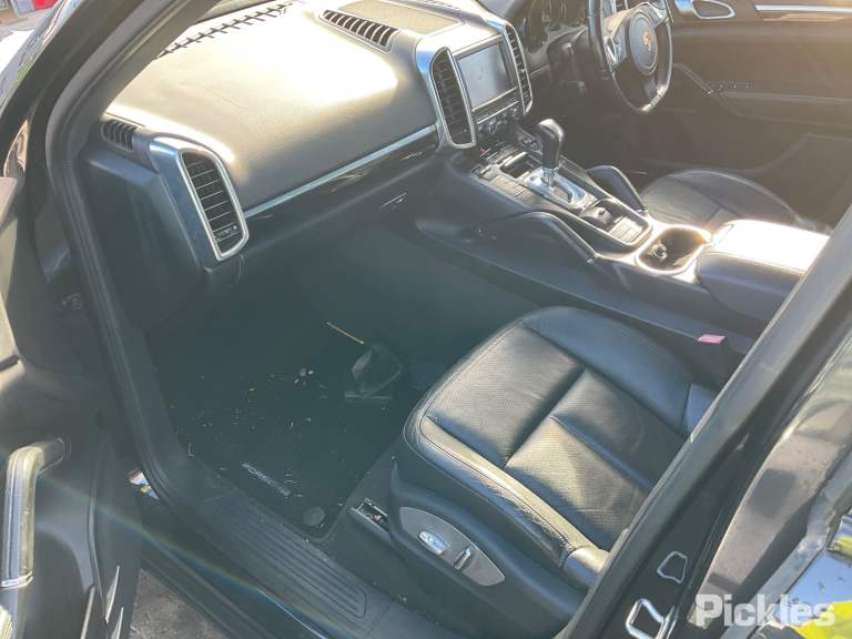 2011 PORSCHE CAYENNE TAILGATE LAMP (LH SIDE), NON TINTED TYPE, 92A, 07/10-10/14 95863109301 REAR GARNISH