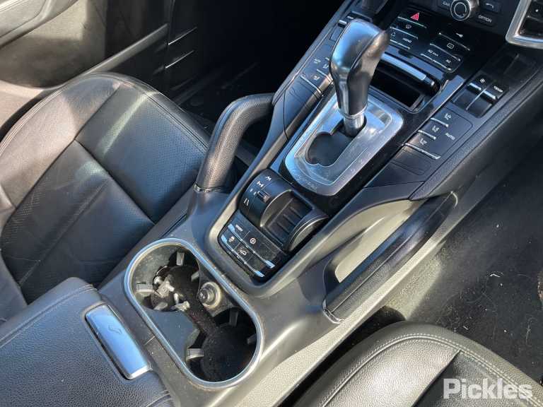 2011 PORSCHE CAYENNE TAILGATE LAMP (LH SIDE), NON TINTED TYPE, 92A, 07/10-10/14 95863109301 REAR GARNISH