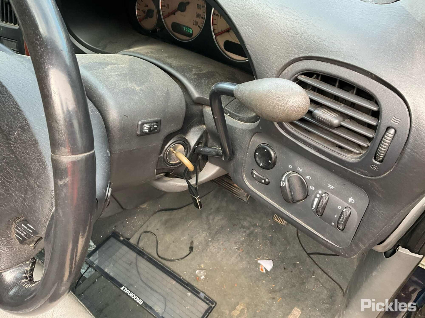 2007 CHRYSLER VOYAGER RIGHT FRONT DOOR LOCK, RS, POWER, 05/01-02/08  DOOR BOOT GATE LOCK