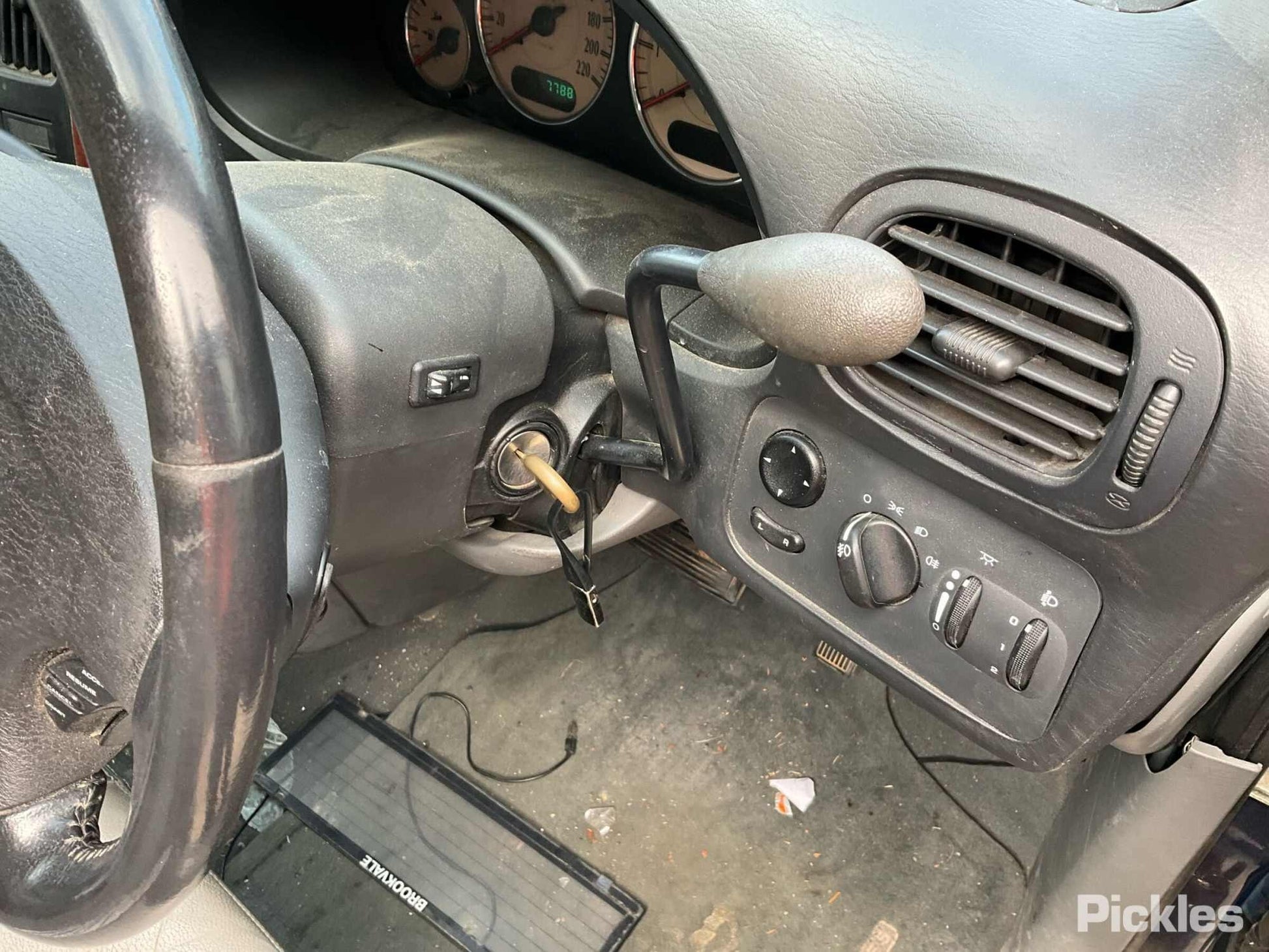 2007 CHRYSLER VOYAGER WAGON 05/01-02/08  COURTESY LIGHT