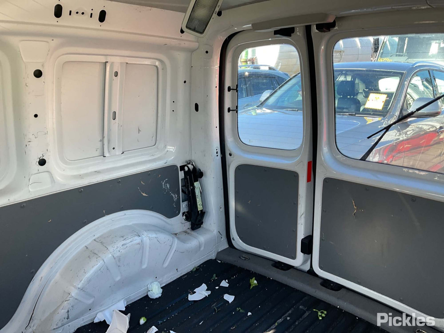 2010 VOLKSWAGEN CADDY BARN DOOR (LH SIDE), 2K, 12/04-06/15  2K0955708B/2K5955708 WIPER ARM