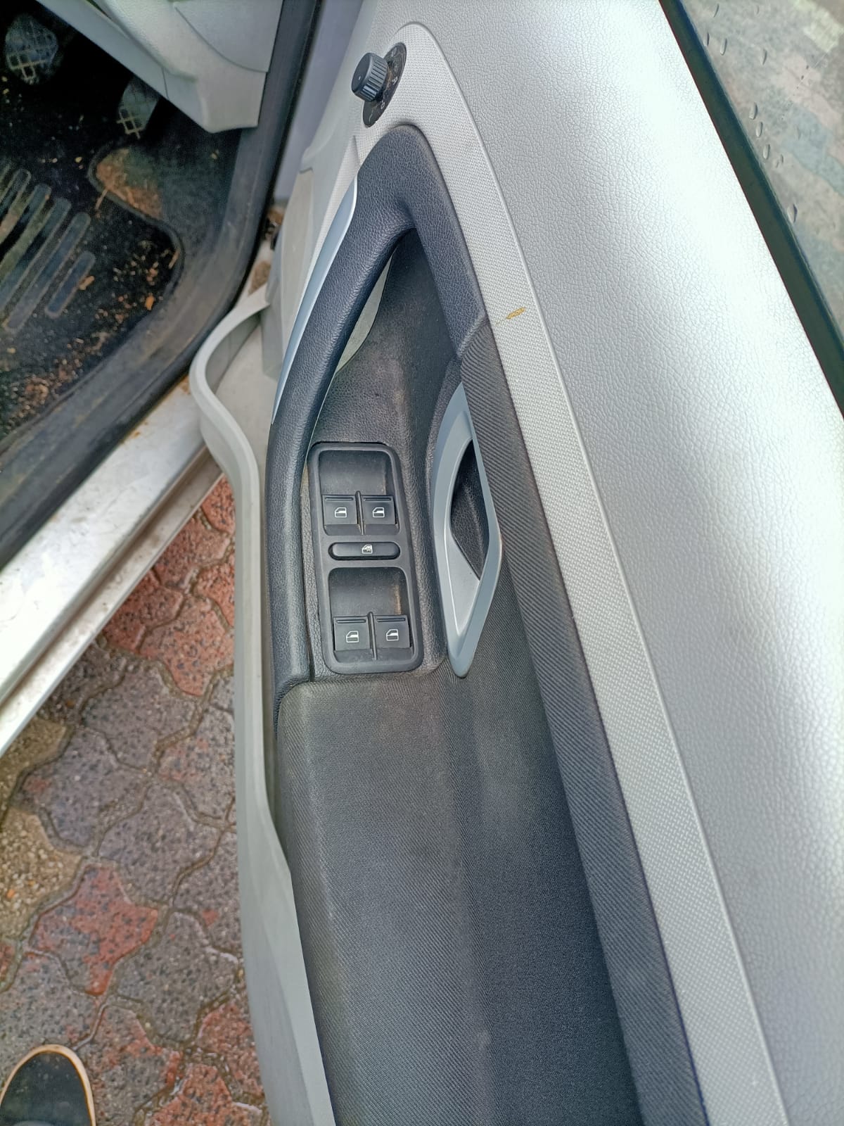 2008 SKODA ROOMSTER 5J 10/07-01/14  ECU