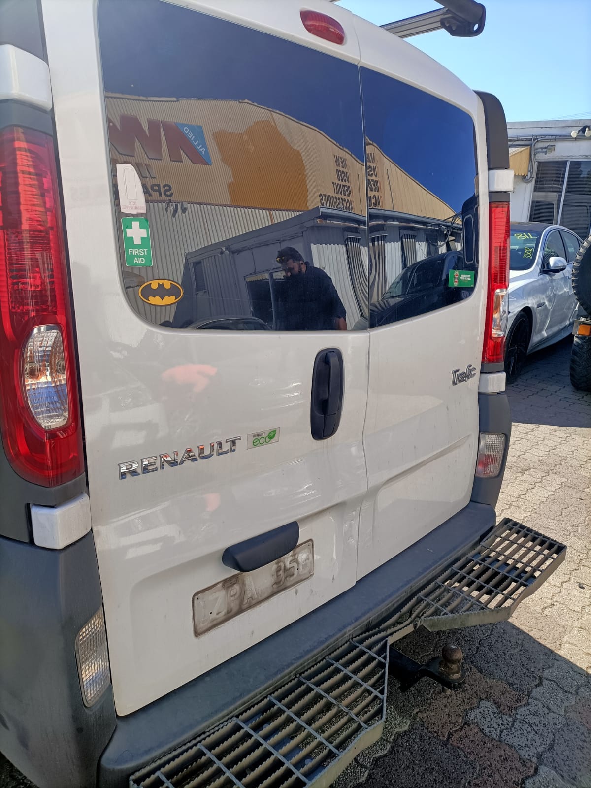 2014 RENAULT TRAFIC X83, 04/04-12/14 7782524451 LEFT GUARD