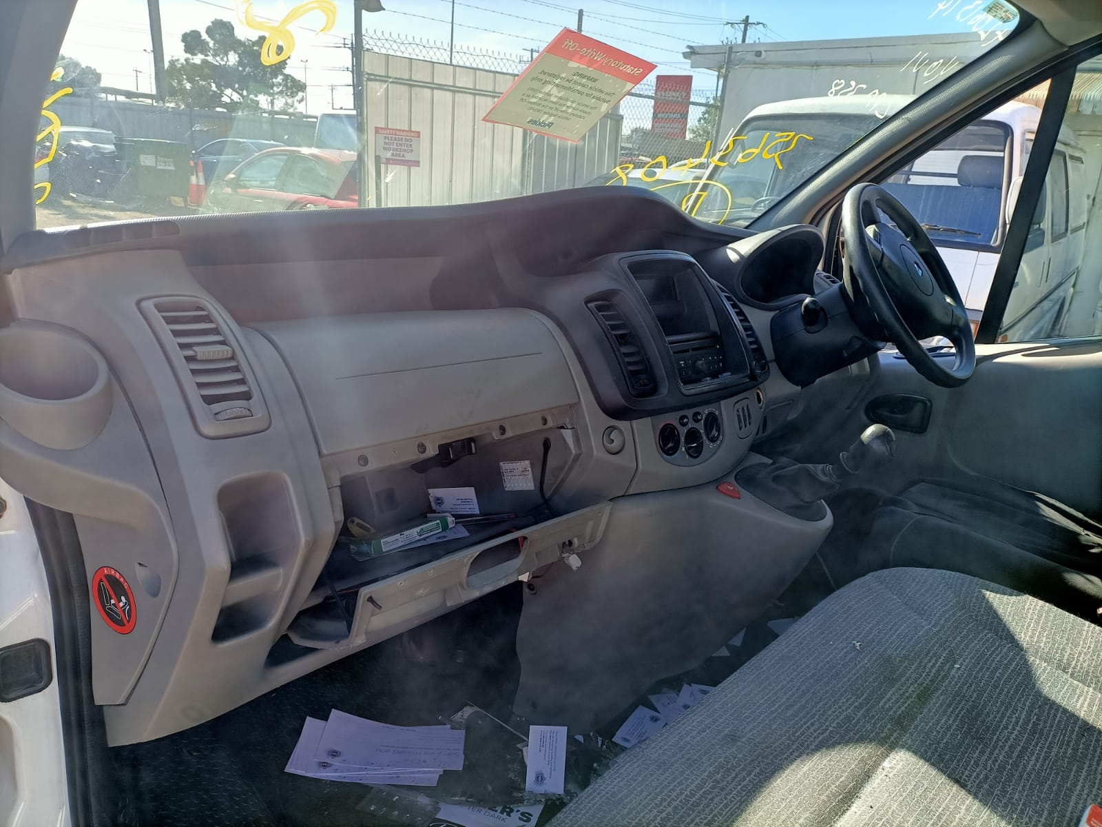 2014 RENAULT TRAFIC BARN DOOR SURROUND, 270 DEGREE DOOR LWB (VF1FLBHB), X83, 05/07-12/14 7700793306 LEFT TAILLIGHT